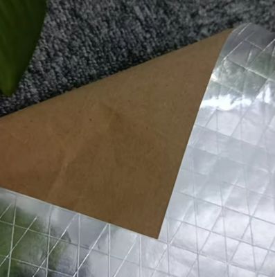 Commerciële kwaliteit folie-scrim-kraftscheiding met 95 gsm basisgewicht, 7 um folie dikte en 60 gms kraftpapier achtergrond